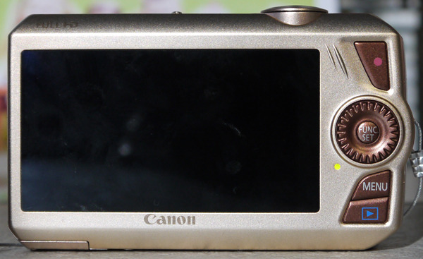 The back of the Canon SD4500