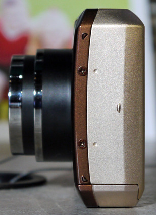 The left side of the Canon SD4500