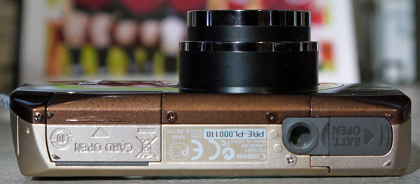 The bottom of the Canon SD4500